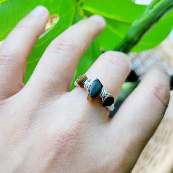 Dainty Handmade Silver Stone Wire Ring, size 6 - Picture 2 of 7